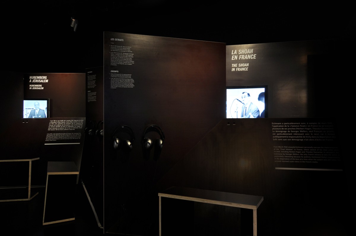 scénographie de l'exposition "juger Eichmann". Mémorial de la Shoah.
