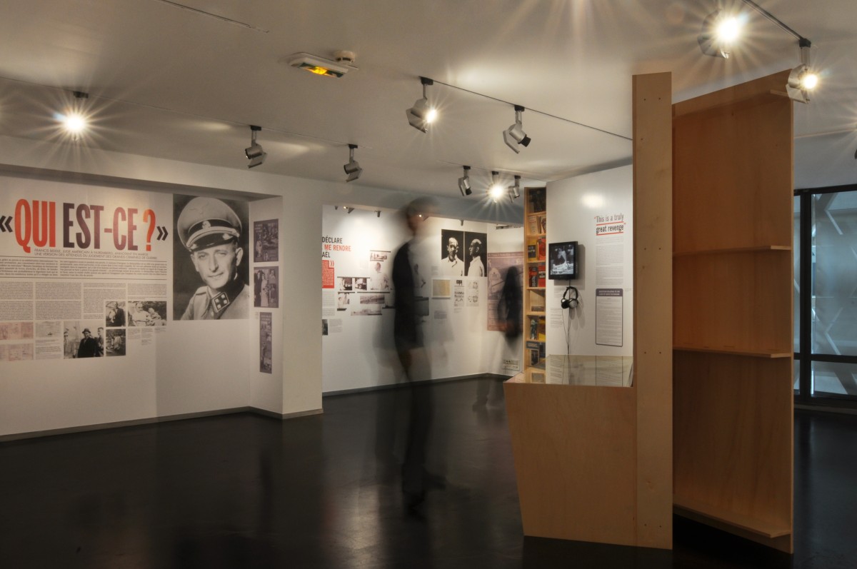 scénographie de l'exposition "juger Eichmann". Mémorial de la Shoah.